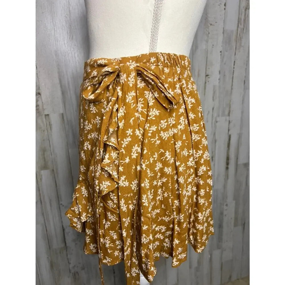 Vestique Women's Yellow Floral Ruffle Wrap Skort Size Small Summer Casual - Picture 2 of 9
